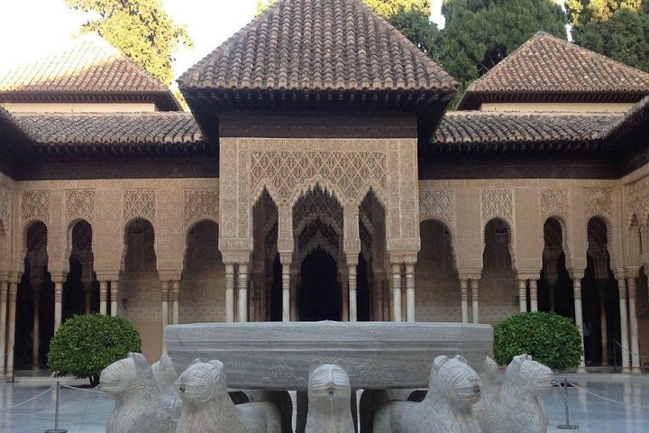 alhambra fountain