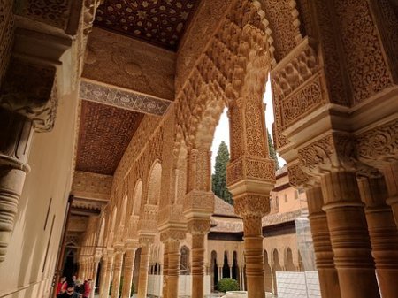 Vista de una de las estancias de la Alhambra